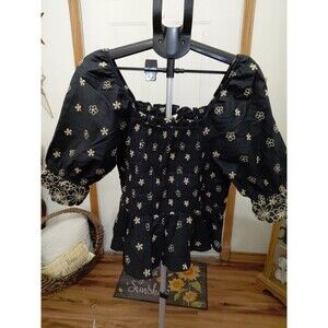 Edgely black embroidered floral Women's top Size 1X